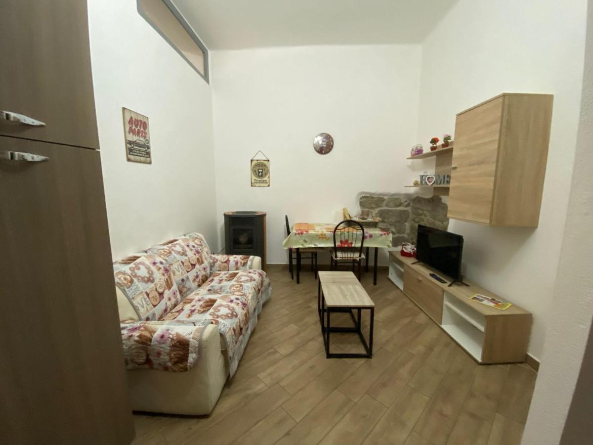 La Casa Di Sara Apartment Нуоро Стая снимка
